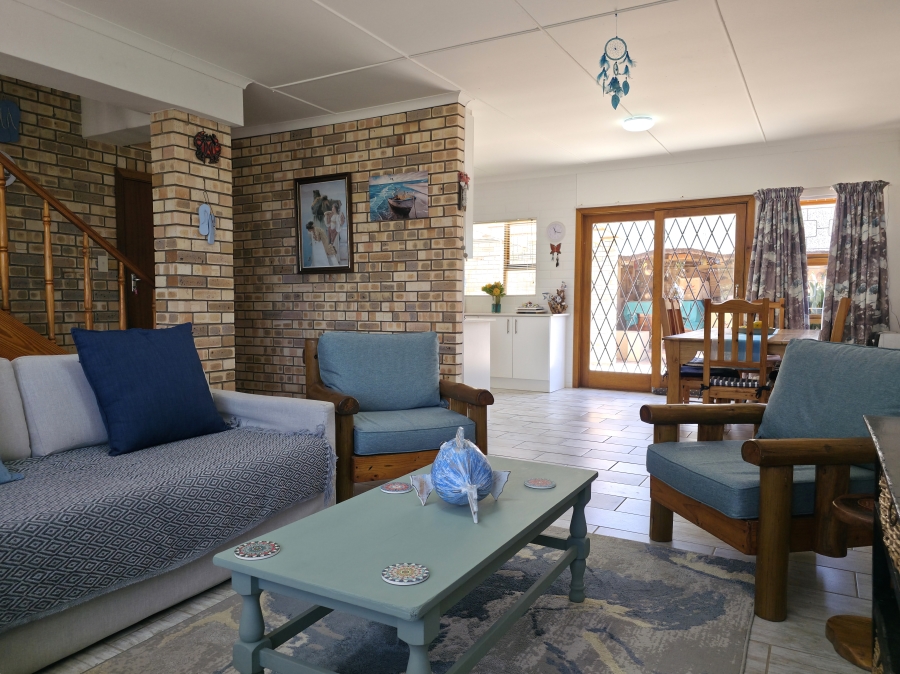 4 Bedroom Property for Sale in Wavecrest Eastern Cape